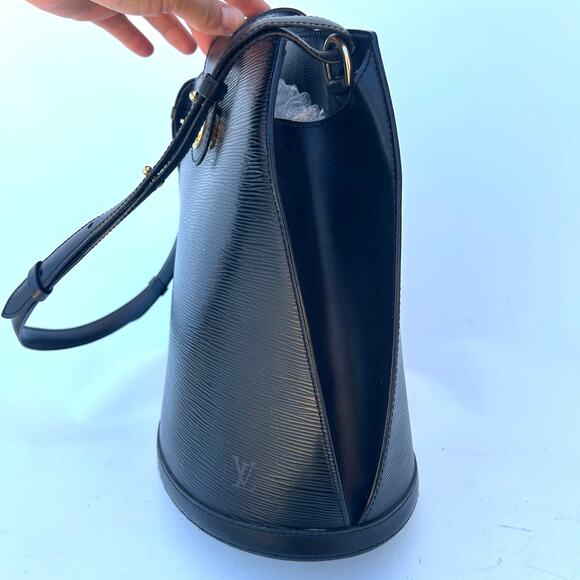 Louis Vuitton Cluny Epi Leather Shoulder Bag Black Bucket Purse Designer - Picture 6 of 13